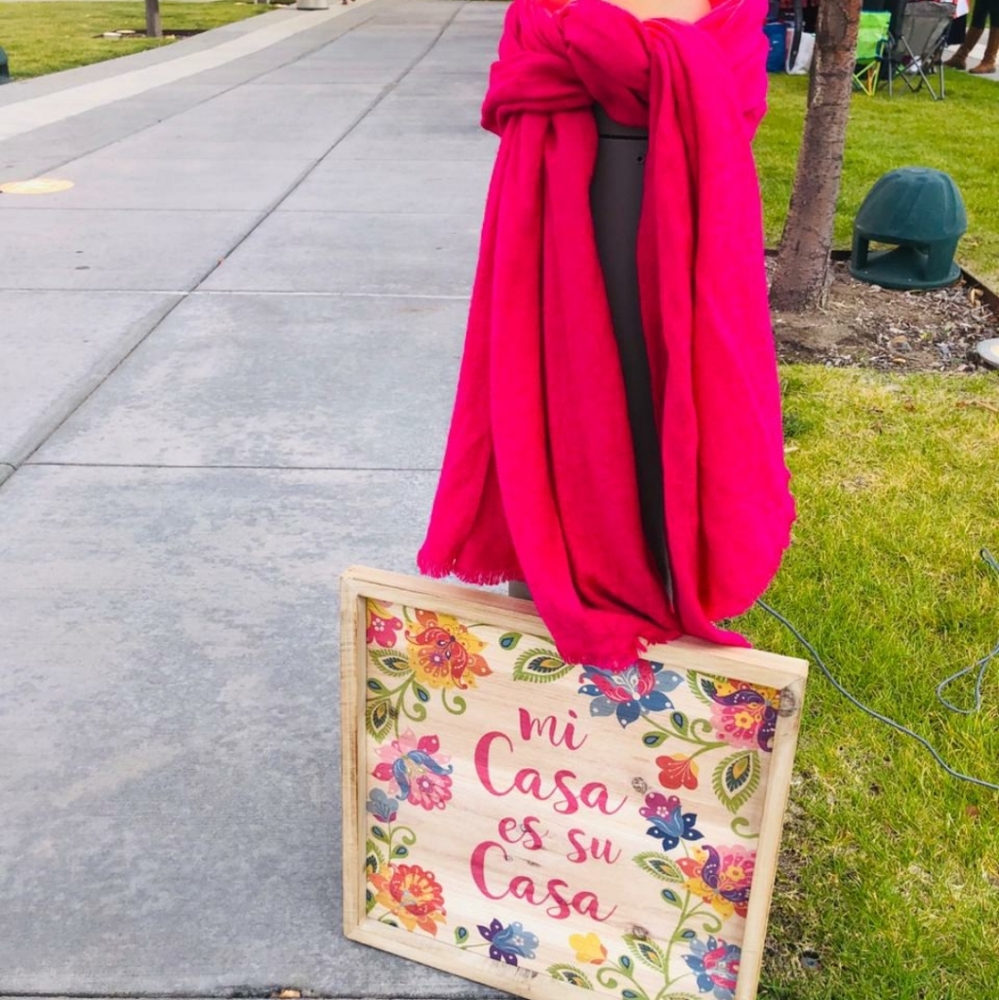 Traveling neck pillows